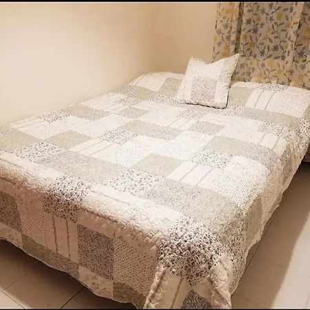 Private With Shared Bathroom 게스트하우스