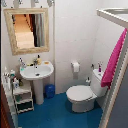 Guest house Private With Shared Bathroom *